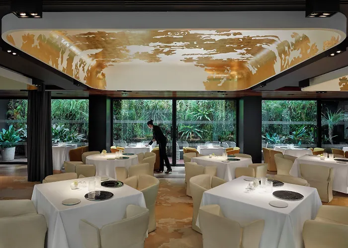 Mandarin Oriental, Hotel