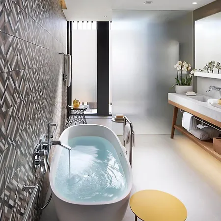 Mandarin Oriental, Hotel