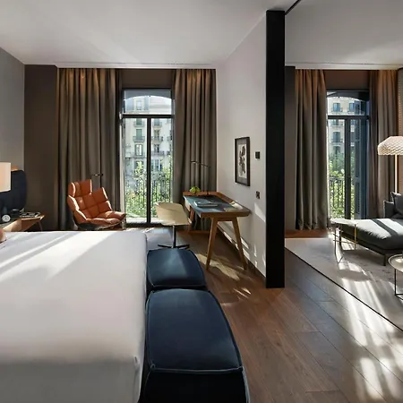 Mandarin Oriental, Hotel