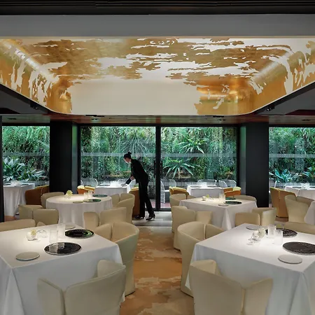 Mandarin Oriental, Hotell