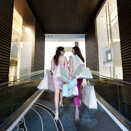 Mandarin Oriental, Hotel